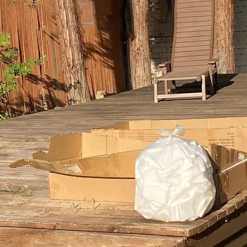 Miniatura 6 de TYPLASTICS Bolsas de basura al por mayor de 1000 bolsas de basura de alta densidad en rollo perforado de 10 a 15 galones de 24 x 33 pulgadas
