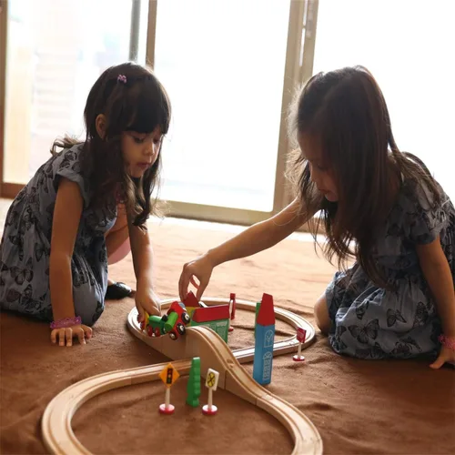 Miniatura 4 de SainSmart Jr. Juego de tren de madera para niños pequeños con vías de tren de doble cara para Brio, Thomas, Melissa y Doug, tren de juguete