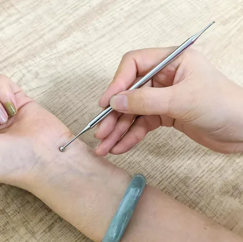 Miniatura 4 de BYYDDIY 6.3pulg de acero inoxidable herramientas de reflexología facial de doble cabeza con bolsa de fieltro, herramienta de masaje de oído, punta
