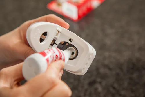 Miniatura 3 de Trampa para ratones Press 'N Set de Tomcat para uso en interiores o exteriores, asesino de ratones con resorte de plástico y pestaña de agarre