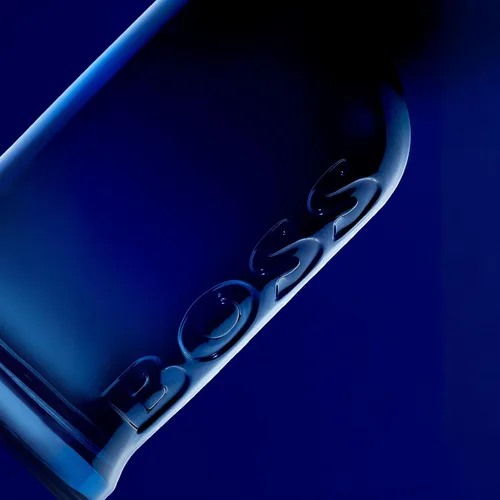 Miniatura 5 de Hugo Boss Eau de Toilette de noche embotellada – Colonia Woody para hombre – con notas de hoja de abedul, cardamomo, madera de Louro Amarelo