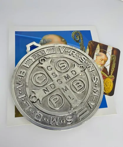 Miniatura 4 de Medalla de cruz de San Benito extra grande de 5 pulgadas, tono plateado vintage para pared o escritorio/Medalla de San Benito Extra Grande en Tono