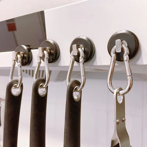 Miniatura 6 de WELLZEER Ganchos magnéticos de 100 libras, ganchos magnéticos negros con mosquetón giratorio para colgar refrigerador, fuerte imán de neodimio