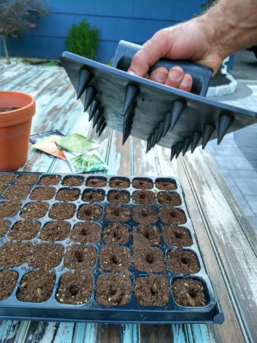Somos el excavador de suelo original de 24 agujeros y espaciador de semillas para plantar semillas | Nueva herramienta de jardín, regalo para