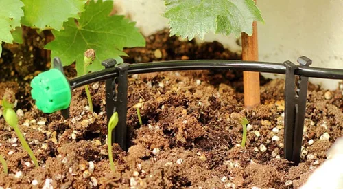 Miniatura 3 de 500 estacas de plástico para riego por goteo para manguera de tubo de 1/4 de pulgada, soporte de manguera de riego de 4/7 o 3/5 y emisores/kits