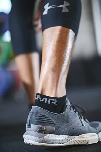 Miniatura 5 de Under Armour Calcetines de corte bajo Essential Lite para hombre, 6 pares