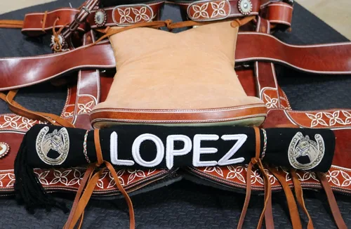 Miniatura 2 de M-Royal Saddles Hernández Charro Sarape Montura Charra