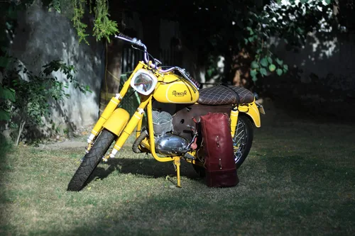 Miniatura 32 de Bolsa de lona para motocicleta de cuero genuino de grano completo resistente de inspiración militar Alforja Bolsa de fin de semana Con correas