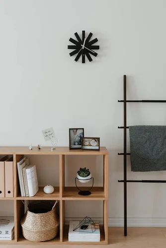 Miniatura 8 de Umbra - Reloj de pared en bandas