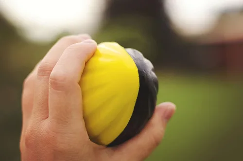 Miniatura 2 de Mini balón de fútbol americano pequeño de espuma en espiral de 5 pulgadas para niños, paquete de 3 mini balones de fútbol suave, fácil agarre