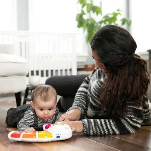 Miniatura 7 de Baby Einstein Glow & Discover - Juguete musical de barra de luz, estación de actividades, juguete para sentarse y boca abajo, juguete de aprendizaje