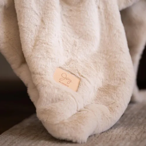 Miniatura 15 de Joy Blankets Manta de Tiro de Piel Sintética – Ultra Suave, Acogedora y Cálida Manta de Lujo – Lavable a Máquina, Regalo de Decoración del Hogar
