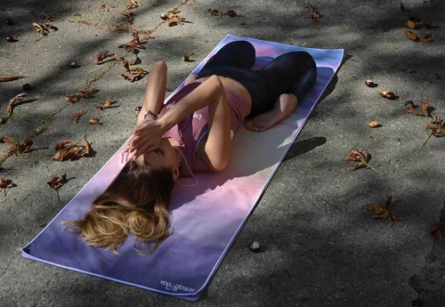 Miniatura 5 de yogadesignlab La toalla de yoga HOT Toalla colorida antideslizante de primera calidad Diseñada en Bali Impresión ecológica + secado rápido +