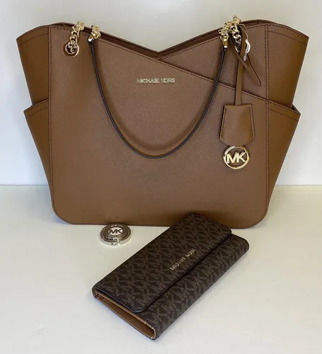 Miniatura 3 de Michael Kors Jet Set - bolsa de hombro para viaje con cadena grande, cartera triple Michael Kors Jet Set.
