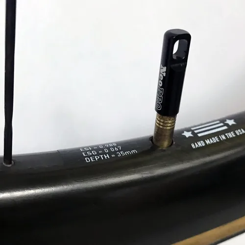 Miniatura 7 de NeoPRO Bike Presta tapa de válvula con kit de función de extracción de núcleo de válvula, cubiertas antipolvo para neumáticos plateado