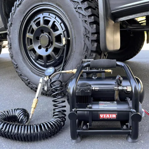 Miniatura 6 de VIAIR Compresor Plug-N-Play 380C, 12V, tanque de 1.5 galones, 200 PSI nominal con acceso de alimentación de 7 vías, para clavar, herramientas