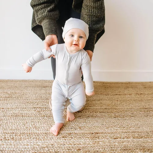 Miniatura 8 de KYTE BABY Mameluco suave unisex con cierre a presión, 97% rayón hecho de bambú, 3% elastano