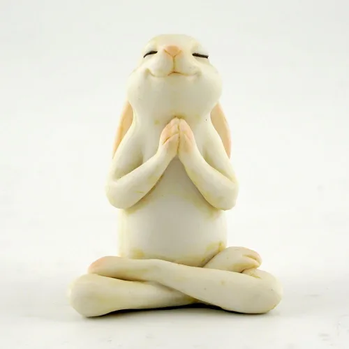 Top Collection Jardín de hadas en miniatura y terrario, conejito de yoga en estatua de postura de Namaste sentado, pequeño, color crema