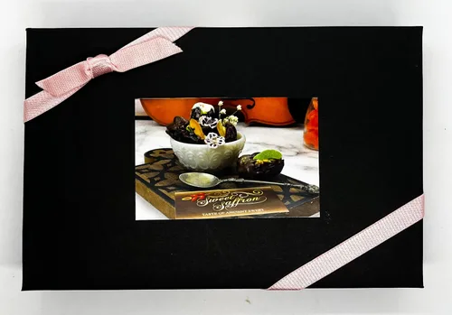 Miniatura 4 de Caja de regalo Medjool Dates - Nueces rellenas y chocolate cubierto Oro comestible y azafrán adornado
