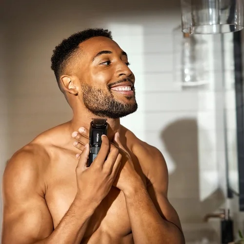 Miniatura 3 de MANSCAPED® El kit avanzado Beard Hedger® incluye nuestro recortador de barba y bigote de precisión premium, champú hidratante, acondicionador