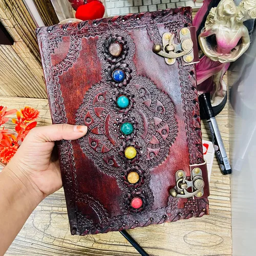 Miniatura 6 de Diario de cuero de siete brujas de piedra, libro de hechizos de sombras, diario en blanco con cierre de cerradura en relieve sin forro, poesía