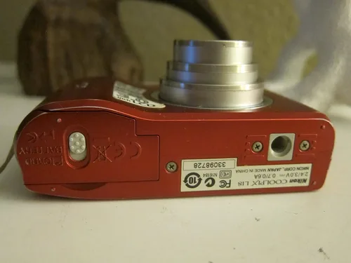 Miniatura 5 de Nikon Coolpix L18 - Cámara digital de 8 MP con zoom óptico 3x (rojo rubí)