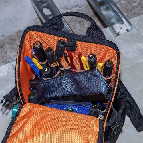 Miniatura 7 de Klein Tools 55559 - Bolsa de herramientas con cremallera de pie y mosquetones, bolsas de utilidad de 7 pulgadas azul y 14 pulgadas gris con fondo