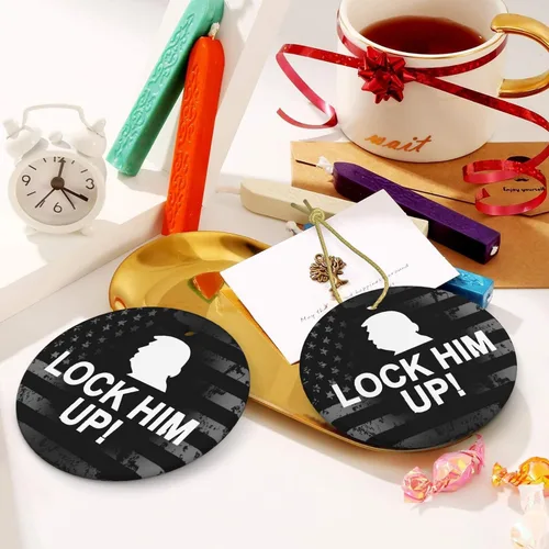 Miniatura 6 de Lock Him Up Anti Donald Trump Adornos de cerámica Decoración colgante personalizado Adorno colgante de Navidad para decoración del hogar