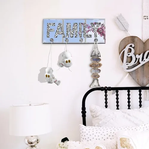 Miniatura 5 de Crushed Diamond Mirrored FAMILY - Letrero de placa de letras de espejo plateado de 15 pulgadas con 4 ganchos acrílicos de cristal, colgador