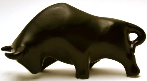 Miniatura 3 de Toro de escultura de cerámica hecho a mano y pintado a mano. Figura decorativa (tamaño pequeño 9.45 x 5.51 x 3.94 pulgadas) (negro mate)