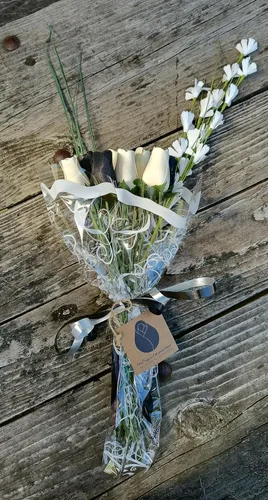 Miniatura 6 de Ramo de rosas de madera blanco y negro (1 docena)