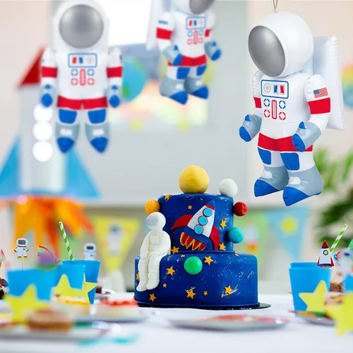 Miniatura 7 de ArtCreativity Paquete de 2 astronautas inflables de 22 pulgadas con etiqueta para colgar, decoraciones de fiesta temática espacial para eventos
