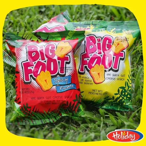Miniatura 6 de Holiday Big Foot Bocadillos Gigantes de Queso Picantes Crujientes de Maíz Inflado Tamaño Fiesta Bolsa de 0.8 oz Paquete de 12