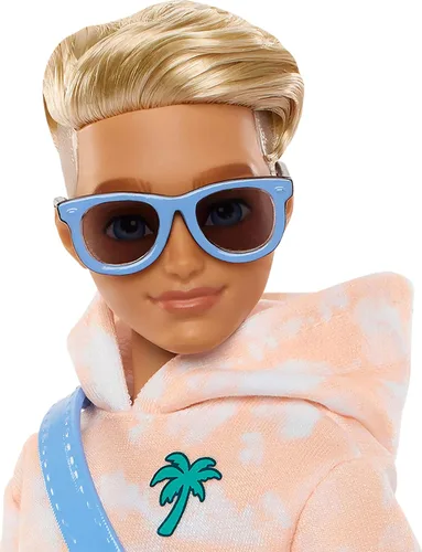 Miniatura 5 de Muñeca Barbie Dream Besties y Accesorios, Muñeca Ken Posable de Moda con Ropa Removible y Cabello Rubio, 9 Piezas Temáticas de Verano y Patinaje