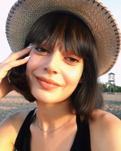 Miniatura 8 de YYHR Peluca corta estilo Bob con flequillo de 10 pulgadas, pelucas de cabello sintético lacio Yaki claro, pelucas cortas de corte Bob negro con 1b