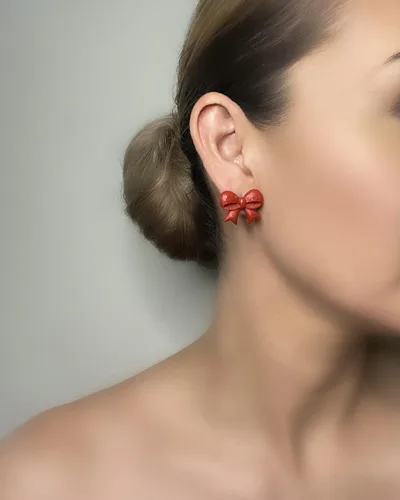Miniatura 2 de Arco rojo arcilla polimérica tachuelas únicas joyas adso creaciones