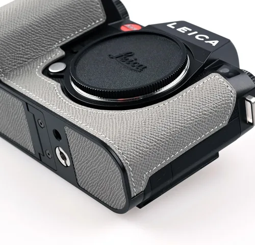 Miniatura 7 de Media funda hecha a mano de cuero genuino para cámara Leica SL3/SL3s - capa superior de cuerpo de piel de vaca + placa base de metal - diseño