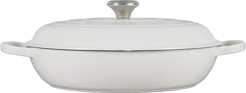 Miniatura 2 de Le Creuset Signature Cacerola de hierro fundido esmaltado, 5 cuartos de galón, color blanco