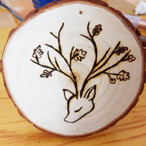 Miniatura 8 de SENMUT Rebanadas de madera, 20 piezas de 3.5-4.0 pulgadas, círculos de madera naturales sin terminar, adornos de madera de Navidad