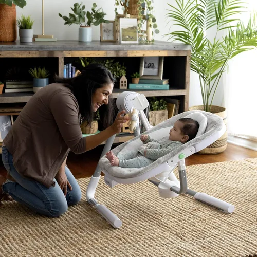 Miniatura 15 de Ingenuity Anyway Sway - Columpio portátil plegable de 5 velocidades y asiento infantil multidireccional con vibraciones, sonidos de la naturaleza