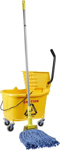Miniatura 8 de Amazon Basics - Conjunto de cubo con escurridor de prensa lateral comercial para limpieza de pisos rectangular con ruedas (35 cuartos de galón)
