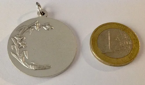 Miniatura 7 de Medalla de San Miguel el el Arcángel en tono plateado Tamaño del pájaro 1.260in Fabricado en alta fiabilidad.