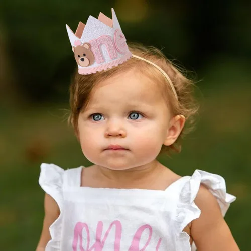 Miniatura 6 de Corona de oso de peluche de primer cumpleaños para niñas, sombrero de oso pequeño, decoración de una campista feliz