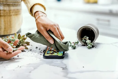 Miniatura 8 de OtterBox Defender - Funda de la serie sin pantalla para iPhone 14 Plus (solamente), embalaje no minorista, Canyon Sun