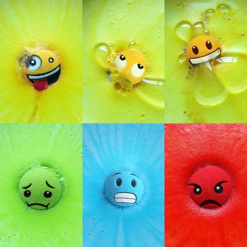 Miniatura 5 de HZEX Juego de 6 bombas de baño faciales grandes con emociones – Divertidas bombas de spa inspiradas en emojis – Hecho a mano con manteca de karité