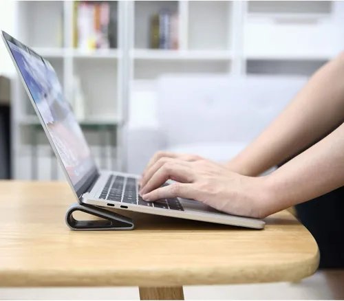 Miniatura 6 de MoKo Soporte universal para teclado de computadora portátil/computadora, [4 unidades] antideslizante de silicona inclinable con cuña elevadora Gris