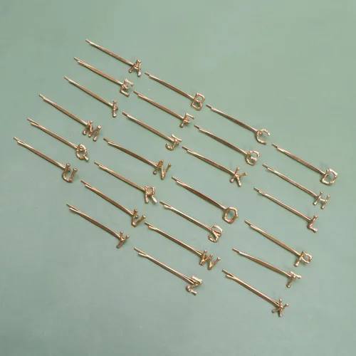 Miniatura 9 de Pinzas para el pelo del alfabeto, 26 unidades, pinzas para el cabello con diamantes de imitación, pinzas de metal para el cabello, horquilla