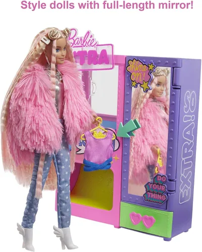 Miniatura 5 de Barbie Juego de moda extra sorpresa con 20 piezas, incluyendo caniche para mascotas, armario y función de botón que dispensa accesorios de moda