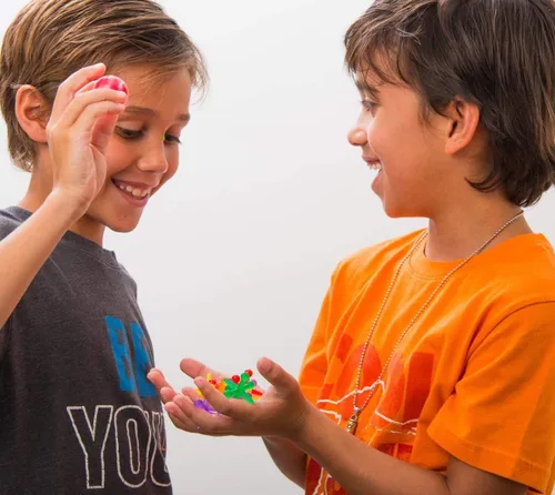 Miniatura 2 de JA-RU Juego Big Rainbow Jacks con pelota hinchable (1 juego, 10 piezas Jax) juegos de mesa vintage, juguetes clásicos para niños. Recuerdo