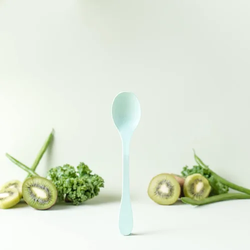 Miniatura 7 de KNORK Eco - Juego de cubiertos reutilizables de bambú de 12 piezas (tenedor, cuchillo, cuchara) a base de plantas (menta, coral, blanco, gris)